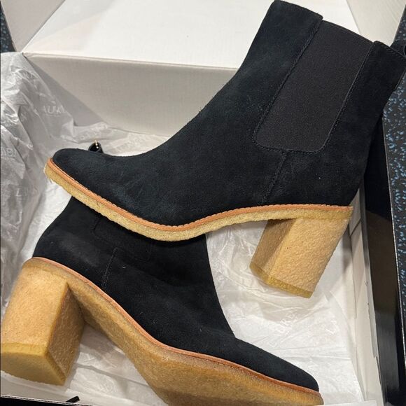 Lauren Ralph Lauren
Marianna Water Repellent Suede Booties Black - Picture 3 of 5